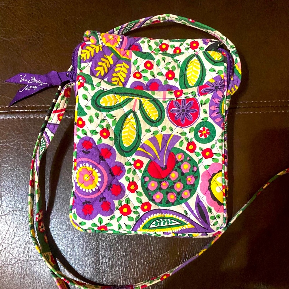 Very Bradley Floral purse lots of pockets